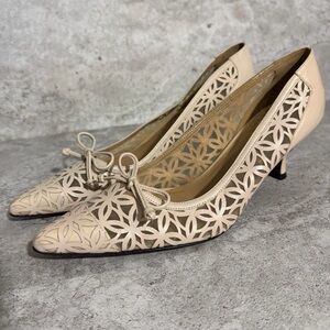 Vintage Stuart Weitzman Leather Cutout Kitten Heel Bow 6